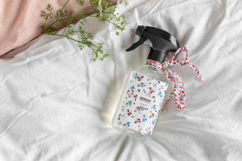 Rita Von x The Singular Olivia: Bonsoir, bruma perfumada para textiles. - 20% descuento