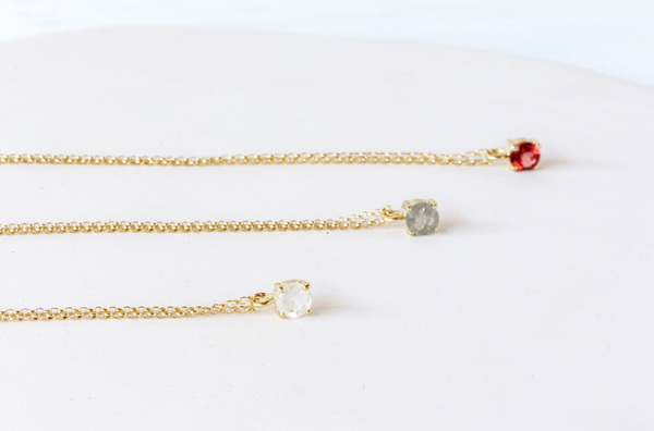 Fauna y Flora: Colgante Deseo Granate - 20% descuento