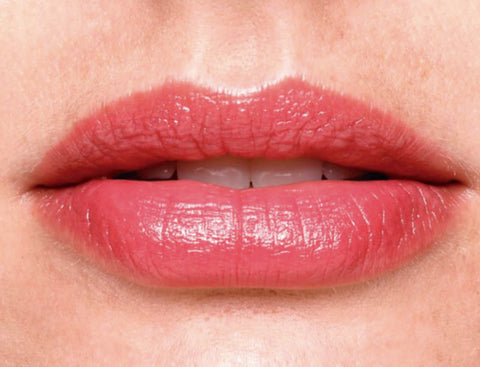 Alice in Beautyland: Kiss Me Alice (Barra labial nutritiva color rosa traslúcido) - 20% descuento