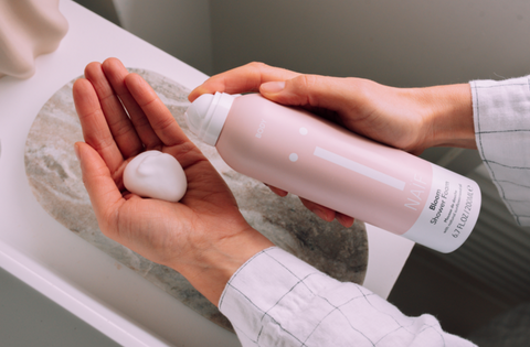 Naïf: Bloom Shower Foam (Espuma de Ducha Nutritiva con Jazmín y Naranja) - 15% descuento