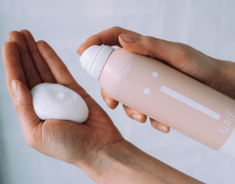 Naïf: Ocean Shower Foam (Espuma de Ducha Nutritiva con aroma a minerales marinos y pera) - 20% descuento