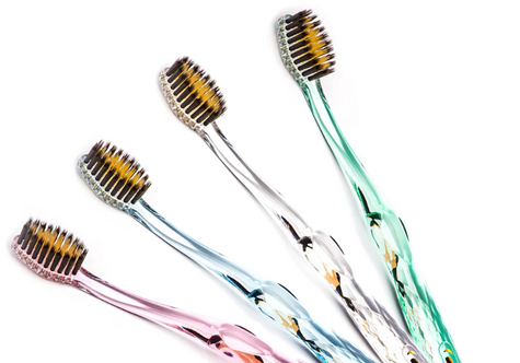 Nano-B: Cepillo de dientes con cerdas de oro y carbón (Dureza media)