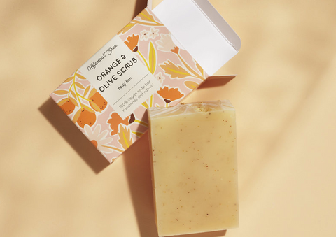 Helemaal Shea: Orange & Olive Scrub body soap (Jabón exfoliante para el cuerpo de Naranja y Oliva)