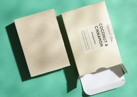 Helemaal Shea: Coconut & Cinnamon shampoo bar (Champú sólido con coco y canela para cabello seco)