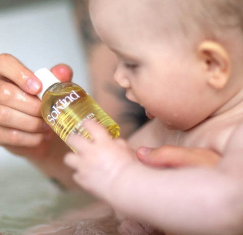 SoKind: Velvet Droplets Nurturing Baby Bath Oil (Aceite de baño para bebés)