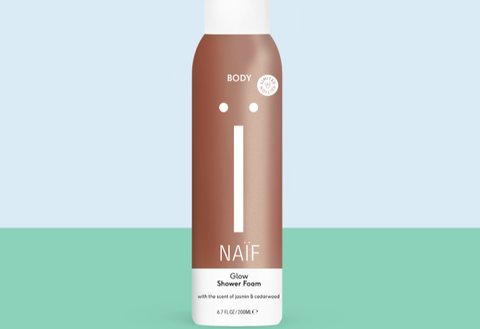 Naïf: Glow Shower Foam (Espuma de Ducha Nutritiva con Jazmín y Cedro)