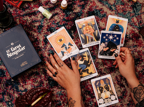 The Singular Olivia: Pack Tarot Singular + The Witch's Complete Guide to Tarot