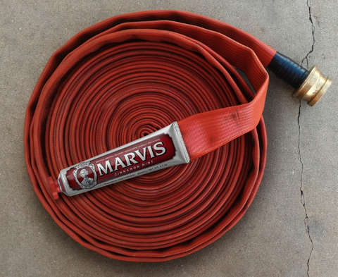 Marvis: Cinnamon Mint (Pasta de dientes con sabor a canela y menta)